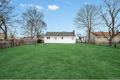 33 Silverpine Drive, Amityville, NY 11701 - Photo 20