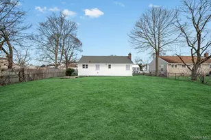 33 Silverpine Dr, Amityville, NY 11701 - Photo 20