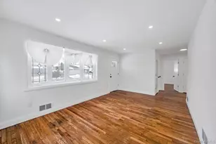 33 Silverpine Dr, Amityville, NY 11701 - Photo 6