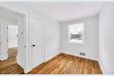 33 Silverpine Drive, Amityville, NY 11701 - Photo 14