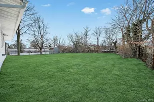 33 Silverpine Dr, Amityville, NY 11701 - Photo 18