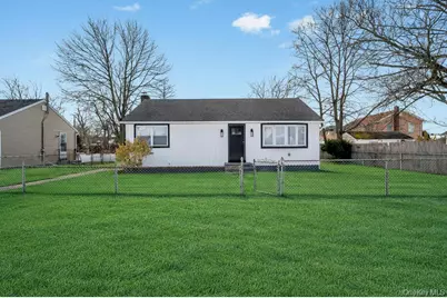 33 Silverpine Drive, Amityville, NY 11701 - Photo 2