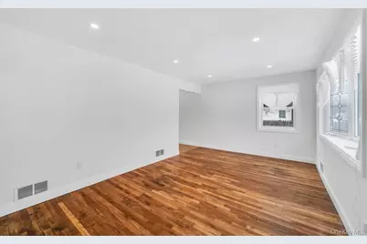 33 Silverpine Drive, Amityville, NY 11701 - Photo 4