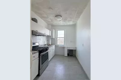 4628 Utopia Parkway #2FL, Flushing, NY 11358 - Photo 2