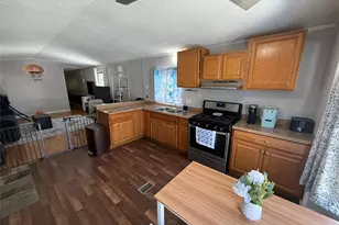 379 Ellen (Aka Forest Park) St, Wallkill, NY 12589 - Photo 4