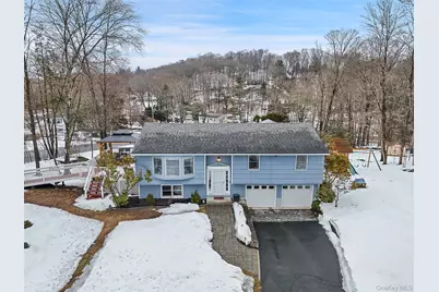 9 Mercury Court, Carmel, NY 10512 - Photo 2