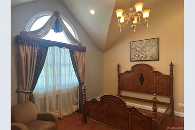 17 Lee Avenue, Rockville Centre, NY 11570 - Photo 12