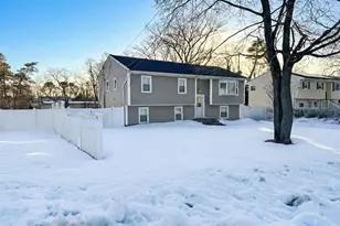 76 Woodland Ave, Central Islip, NY 11722 - Photo 2