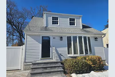 211 Iceland Drive, South Huntington, NY 11746 - Photo 2