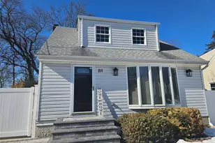 211 Iceland Dr, South Huntington, NY 11746 - Photo 2