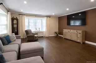 892 Lilac Dr, Massapequa, NY 11758 - Photo 4