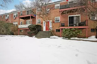 9 Oxford Ct, Suffern, NY 10901 - Photo 2