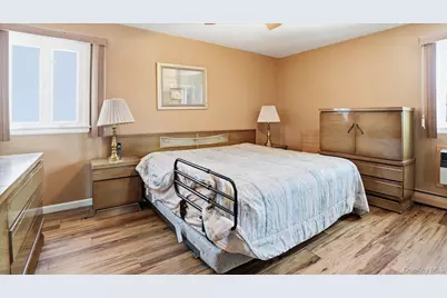 2432 Aron Drive N, Seaford, NY 11783 - Photo 18