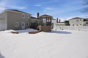 2432 Aron Dr N, Seaford, NY 11783 - Photo 26