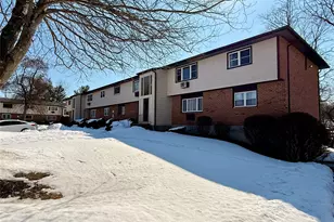 606 Parr Meadow Dr, Newburgh, NY 12550 - Photo 2