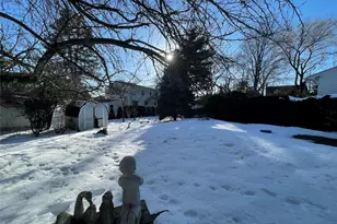 840 Robin Ct, Baldwin, NY 11510 - Photo 34