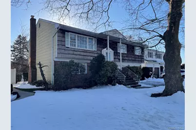 840 Robin Court, Baldwin, NY 11510 - Photo 2