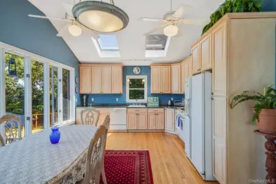 321 Sound Beach Boulevard, Sound Beach, NY 11789 - Photo 10