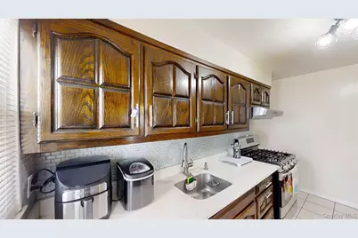 262 Cherry Place, East Meadow, NY 11554 - Photo 4