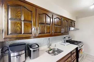 262 Cherry Pl, East Meadow, NY 11554 - Photo 4