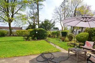 262 Cherry Pl, East Meadow, NY 11554 - Photo 16