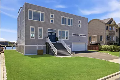 298 W Lido Promenade, Lindenhurst, NY 11757 - Photo 2