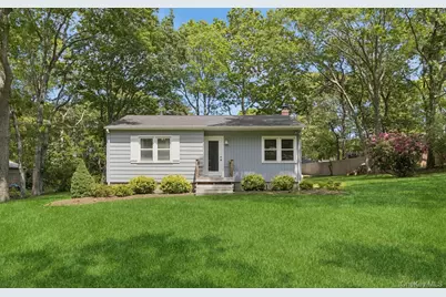 28 The Trail, Hampton Bays, NY 11946 - Photo 6