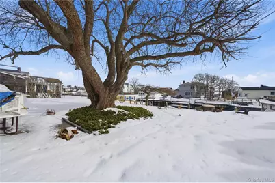 25 Dolphin Road, East Quogue, NY 11942 - Photo 24