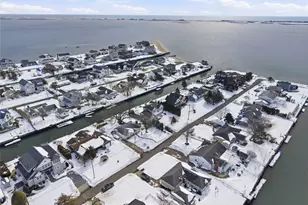 25 Dolphin Rd, East Quogue, NY 11942 - Photo 34