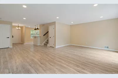 6 Doe Path, Coram, NY 11727 - Photo 6