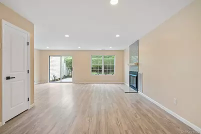 6 Doe Path, Coram, NY 11727 - Photo 4