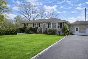 318 Jamaica Ave, Medford, NY 11763 - Photo 2