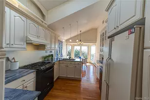 282 Belvedere Dr, Oakdale, NY 11769 - Photo 6