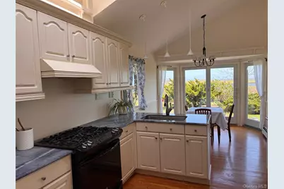 282 Belvedere Drive, Oakdale, NY 11769 - Photo 10