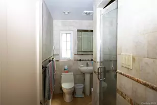 9 Ramsey Rd, Great Neck, NY 11023 - Photo 12