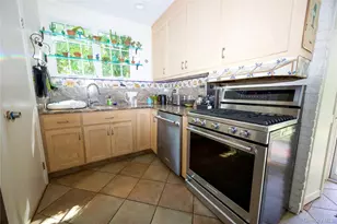 9 Ramsey Rd, Great Neck, NY 11023 - Photo 6