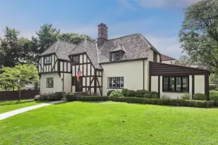 30 Locust Ln, Bronxville, NY 10708 - Photo 2