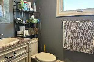 65 Morning Glory Rd, Levittown, NY 11756 - Photo 24