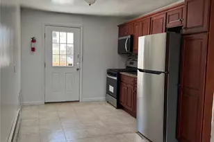 221 Woodland Ave, Yonkers, NY 10703 - Photo 6