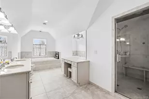 5 Pine St, Plainview, NY 11803 - Photo 24