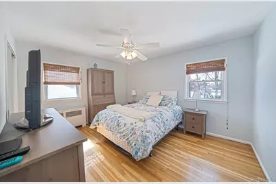 122 Weaver Road, West Sayville, NY 11796 - Photo 8