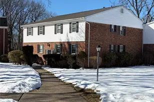 7 Essex Ln, Suffern, NY 10901 - Photo 2