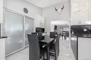 98 Barry Ln, Syosset, NY 11791 - Photo 18