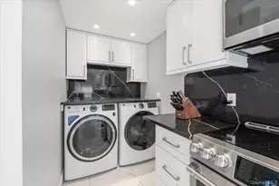 98 Barry Ln, Syosset, NY 11791 - Photo 16