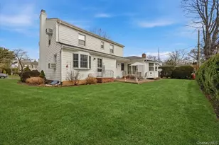 8 Andover Ct, Garden City, NY 11530 - Photo 32