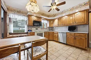 8 Andover Ct, Garden City, NY 11530 - Photo 10