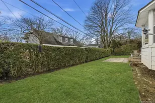 8 Andover Ct, Garden City, NY 11530 - Photo 30