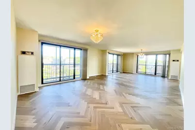 12 Bond Street #5B, Great Neck, NY 11021 - Photo 4