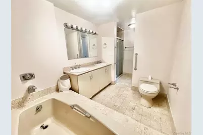 12 Bond Street #5B, Great Neck, NY 11021 - Photo 32