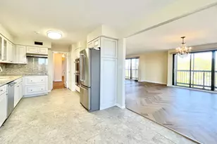 12 Bond St, Great Neck, NY 11021 - Photo 10